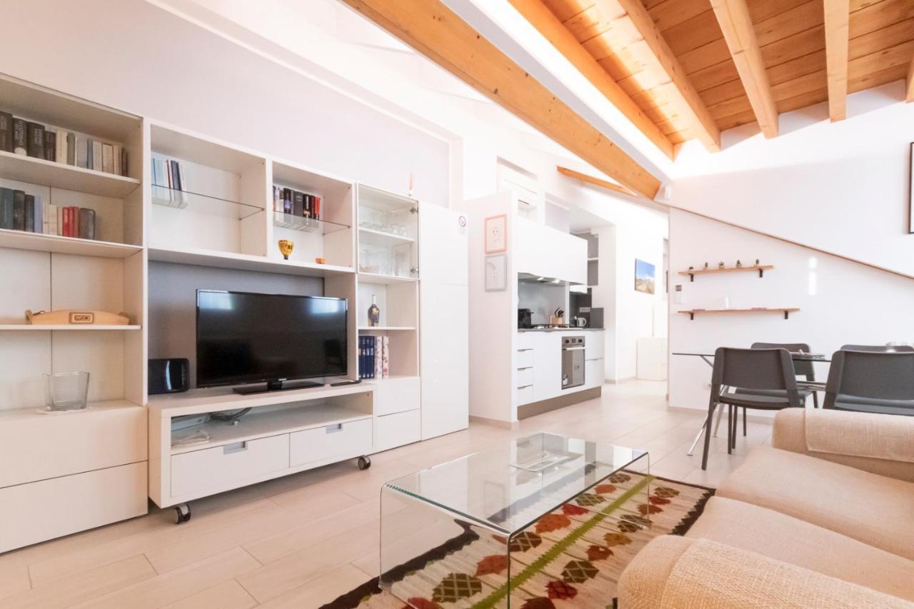 Appartamento Mansarda Cola Milano Esterno foto